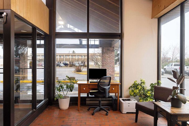 Business Center 34 of 34
