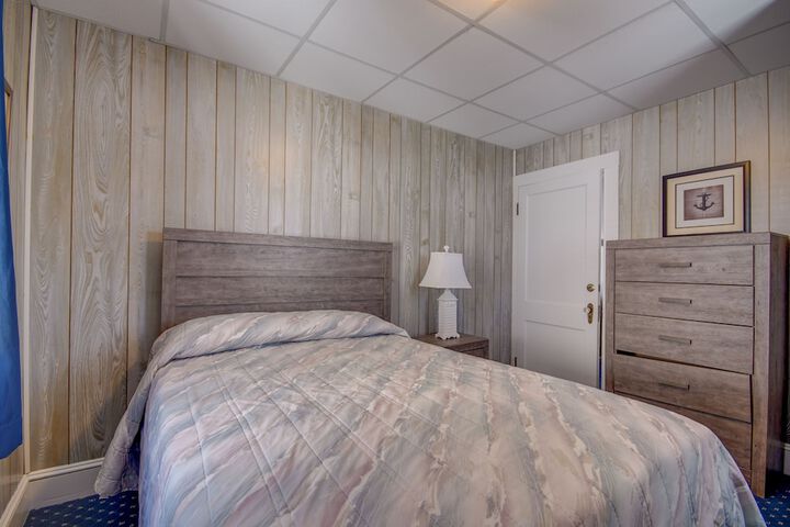 Room 38 of 167