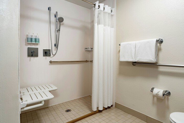 Room 12 of 27