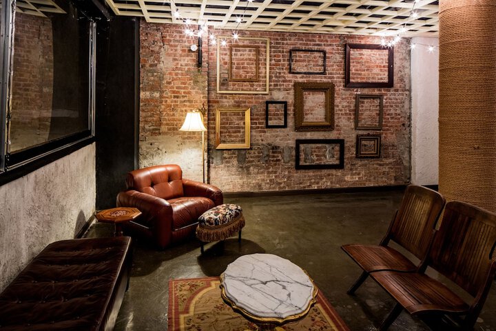 Lounge 43 of 55