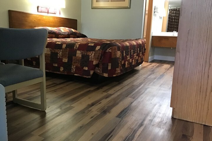 Room 7 of 12