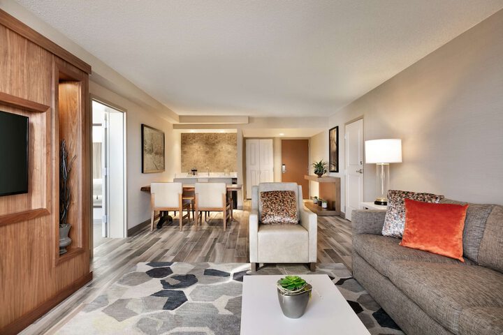 Room 32 of 62