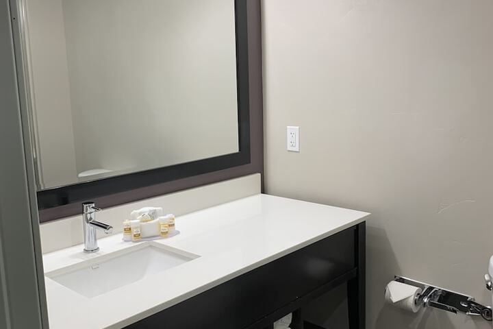 Room 15 of 33