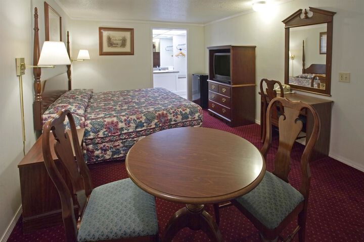 Room 5 of 8