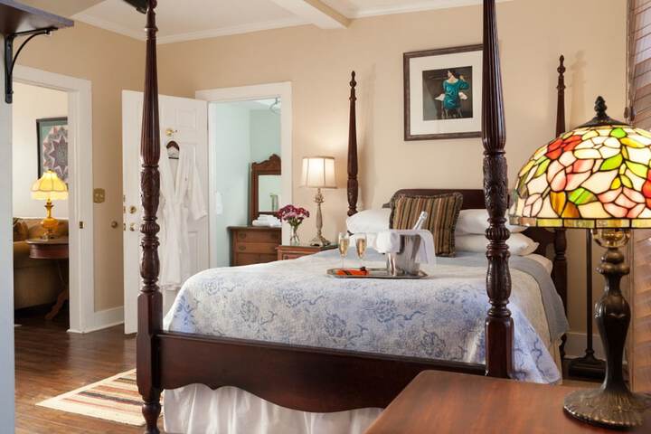 Room 100 of 196