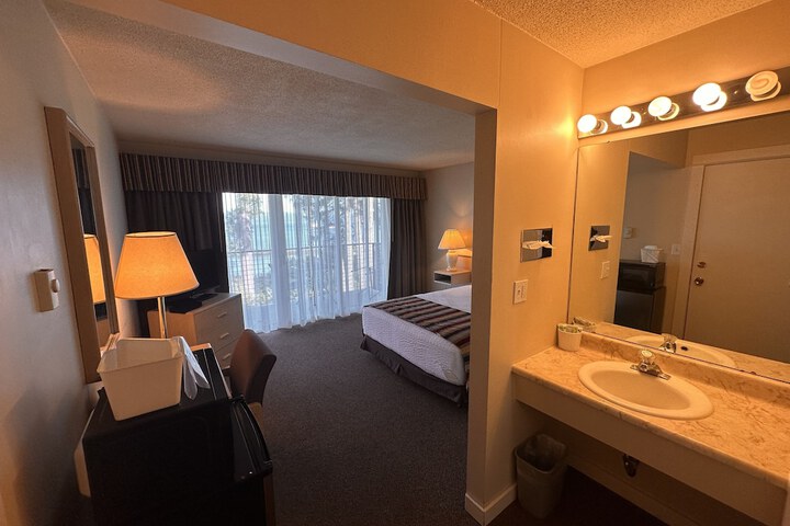 Room 145 of 181