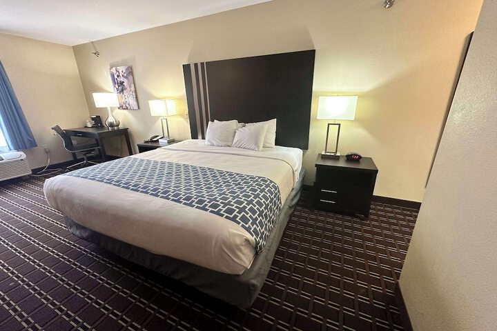 Best Western Plus Bass Hotel & Suites