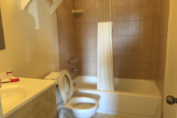 Room 6 of 13
