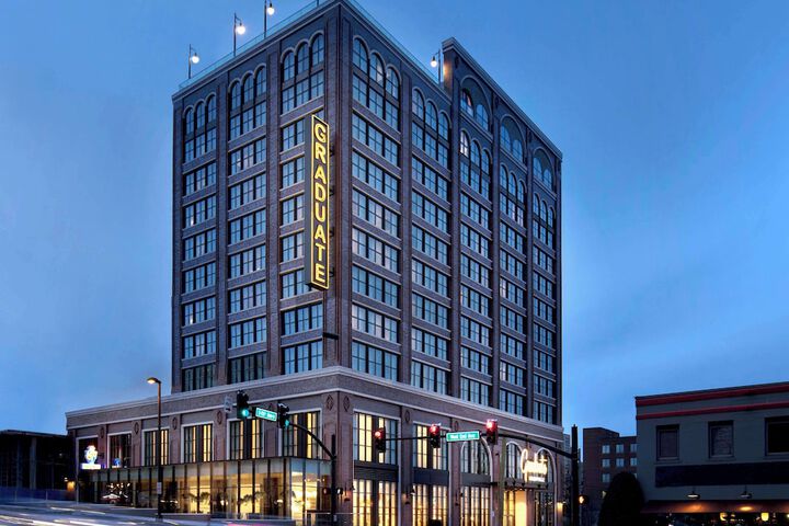 Hotel 2 of 100