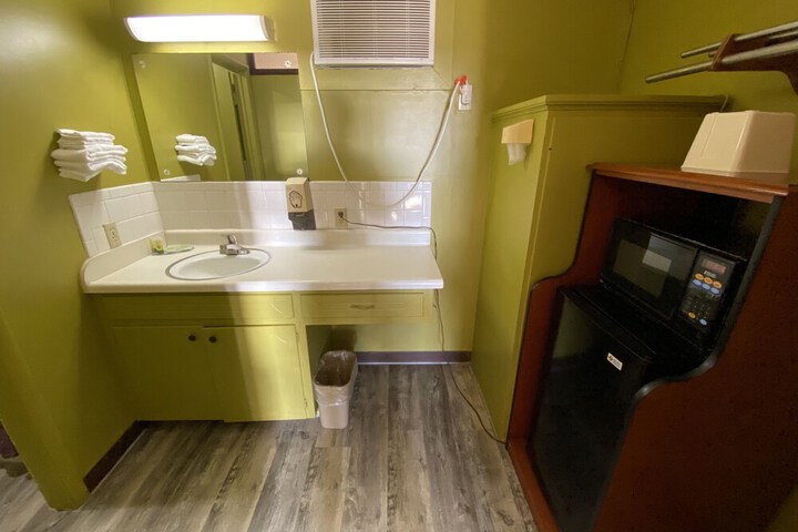 Room 14 of 16