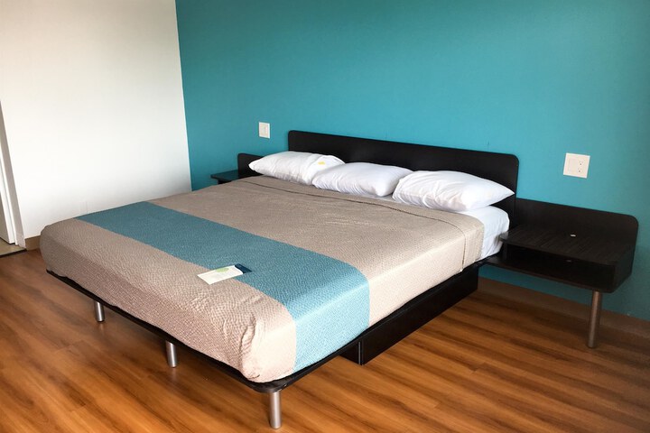 Room 22 of 37