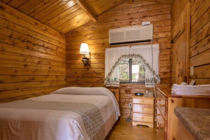 Room 6 of 14