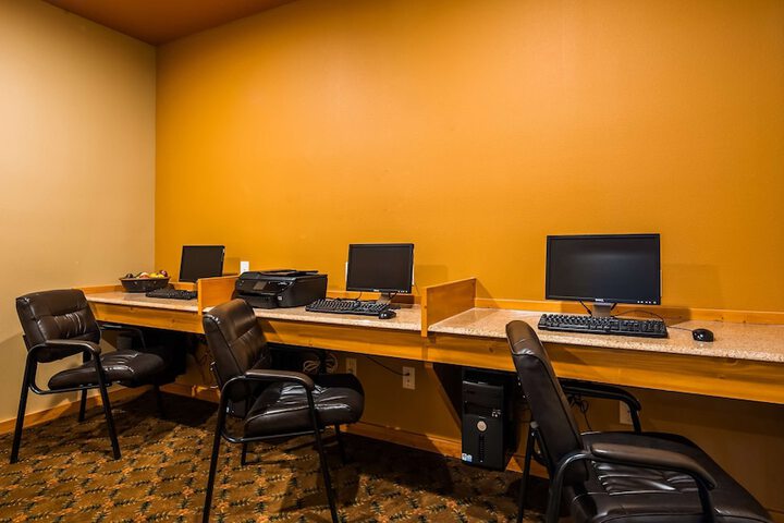 Best Western Plus Hartford Lodge