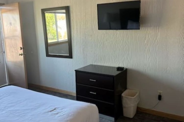 Room 11 of 13