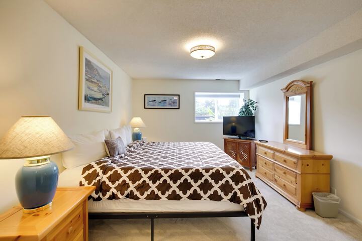 Lincoln City Vacation Rental w / Pool & Ocean Views