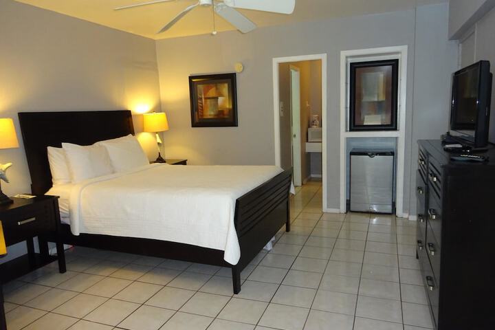 Room 34 of 141