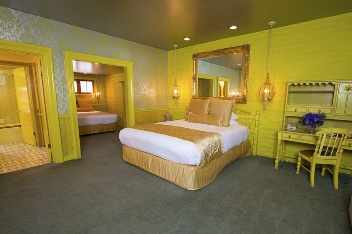 Room 375 of 461