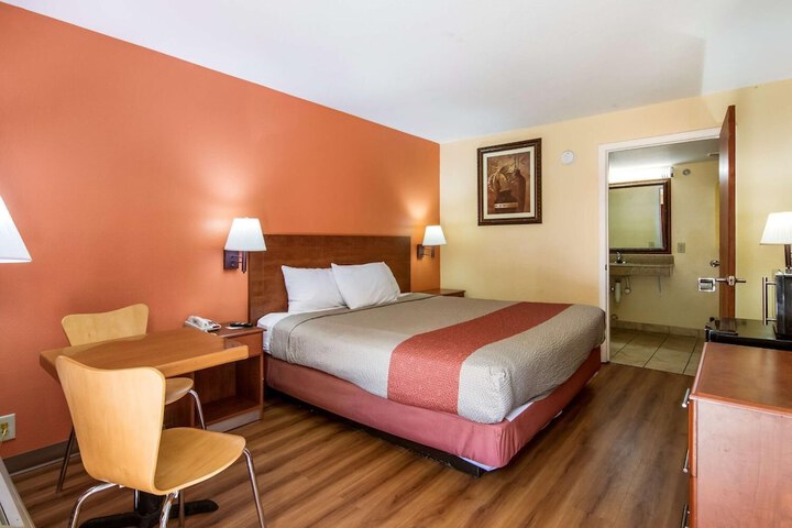 Room 28 of 62