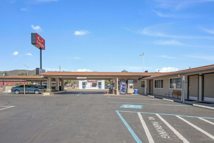 Econo Lodge Inn & Suites Yreka