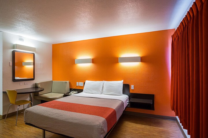 Room 23 of 27
