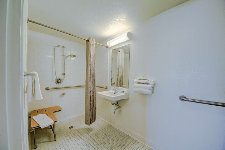 Room 30 of 37