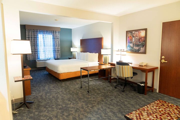 La Quinta Inn & Suites by Wyndham Bannockburn-Deerfield