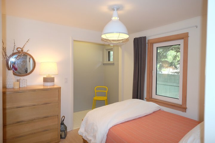 Room 6 of 19