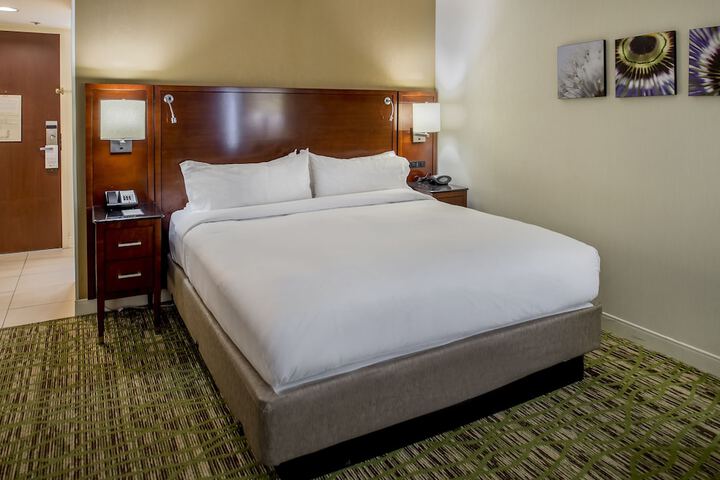 Room 32 of 85