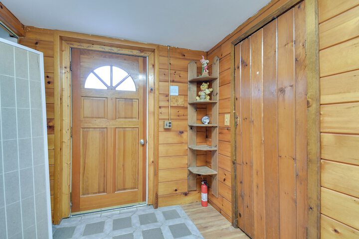 Riverfront Baldwinsville Apartment w / Shared Deck!