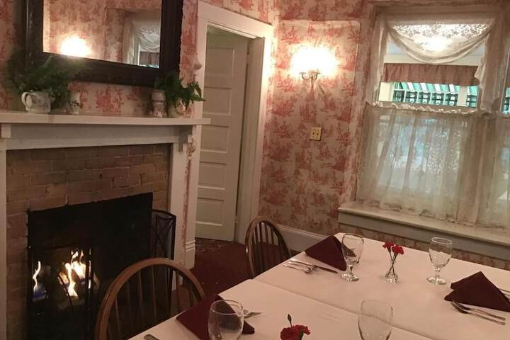 Red Rocker Inn