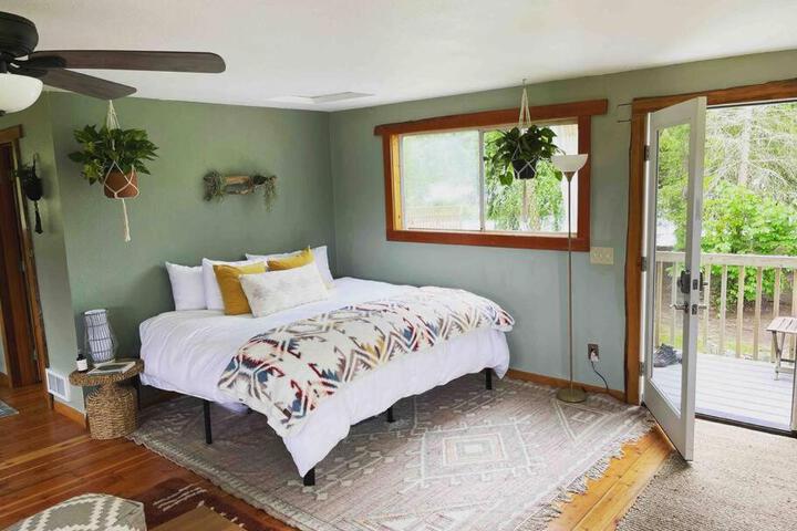 Riverfront Getaway on the Wild and Scenic