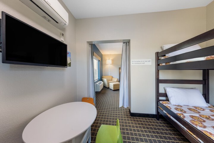 Holiday Inn Express Hotel & Suites Pittsburg by IHG