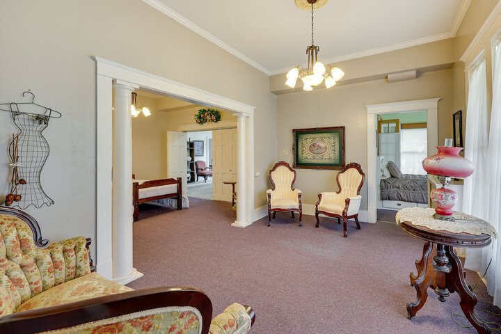 Paris Vacation Rental 15 Mi to Mount Magazine!