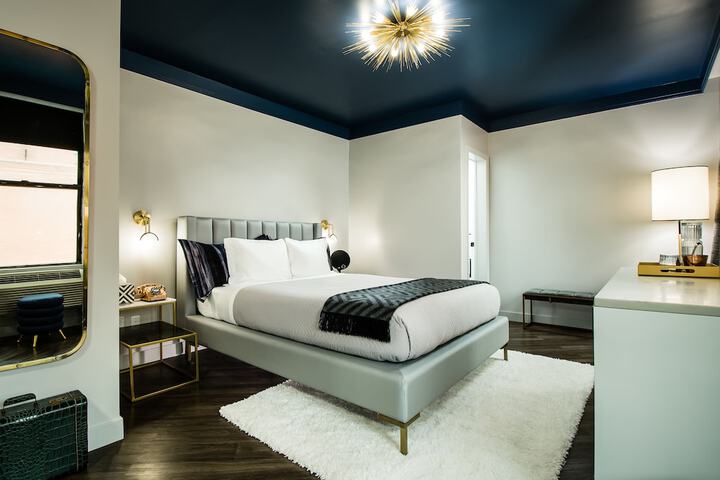 Room 14 of 18