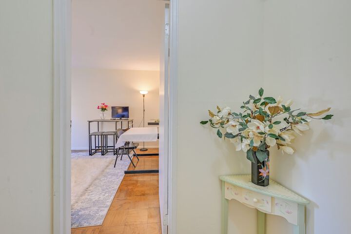 Cozy Bay Shore Condo Near Museums & Outdoor Rec!