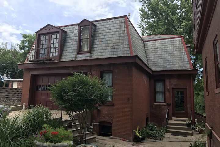 Vineyard Mansion & Carriage House Bed & Breakfast