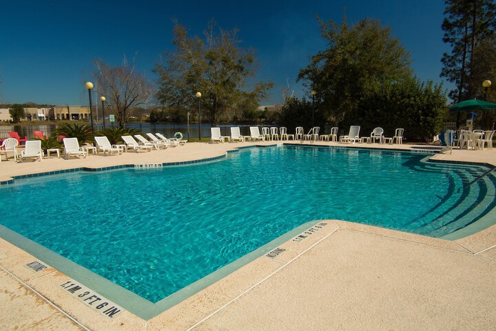 Pool 25 of 138