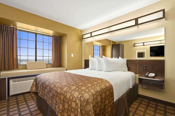 Room 4 of 11