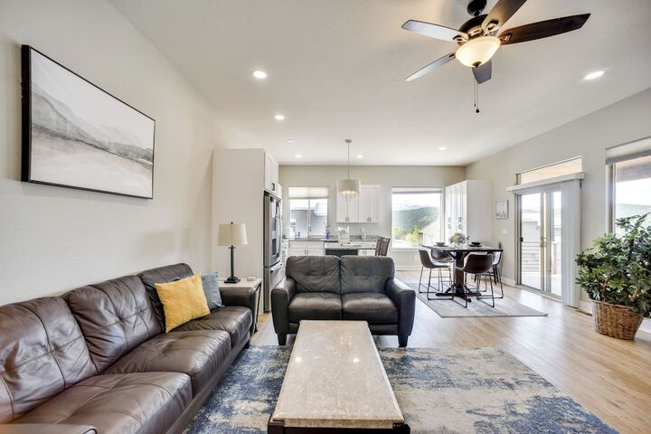 Dtwn Woodland Park Townhome w / Covered Deck