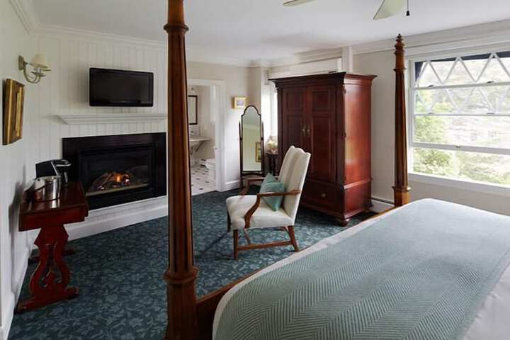 Room 13 of 33