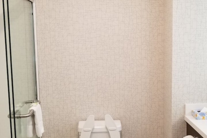 Holiday Inn Express & Suites Lake Forest by IHG