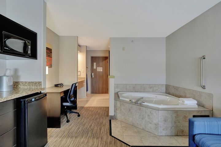 Room 61 of 163