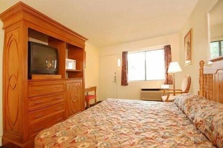 Room 6 of 15
