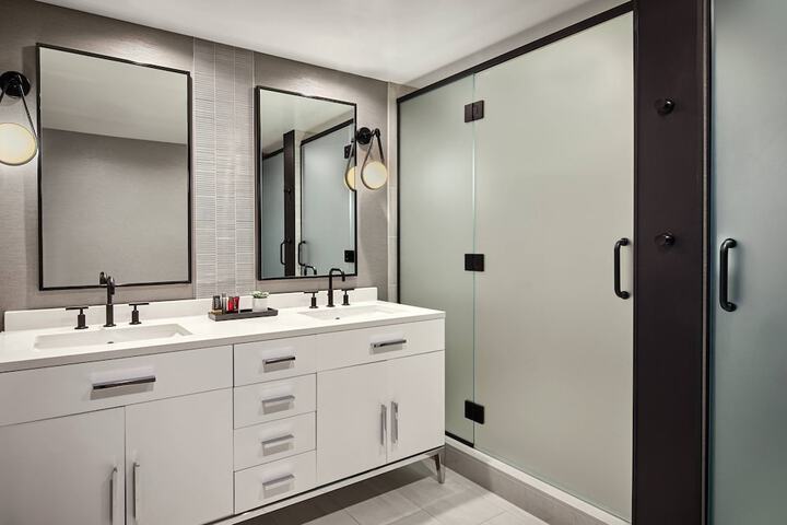 Room 30 of 145