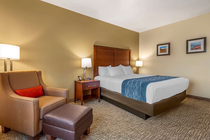 Room 9 of 28