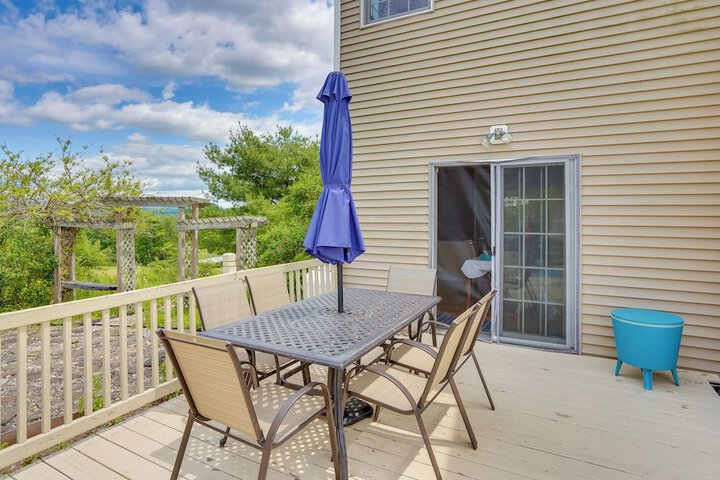 Expansive Upstate Home w / Home Theater!