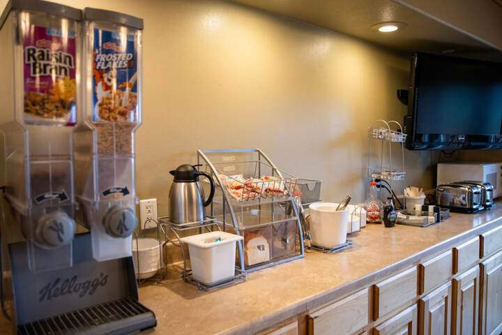 Breakfast/Coffee Service 39 of 44