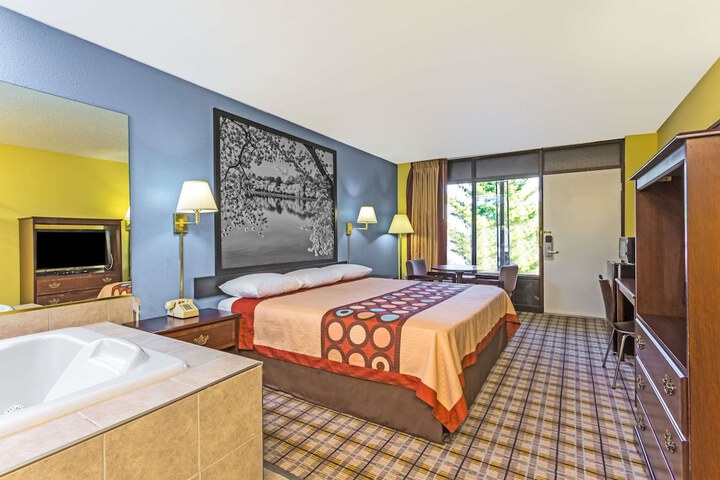 Room 14 of 21