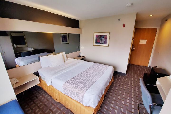 Americas Best Value Inn & Suites Racine