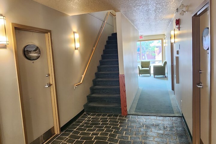 Waterton Lakes Lodge Resort